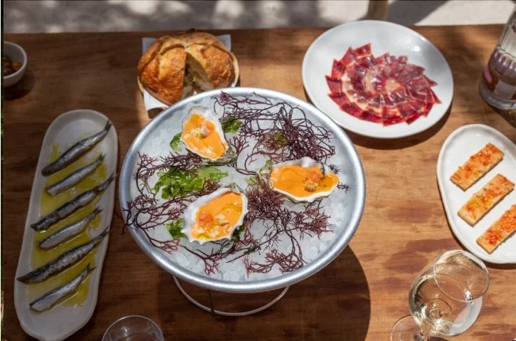 Private concierge service — beachfront dining in Ibiza